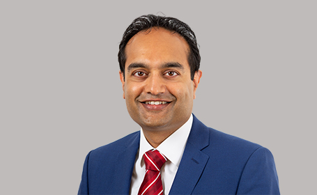 Portrait of Mr Hiten Sheth , Consultant Ophthalmologist and Cataract Surgeon