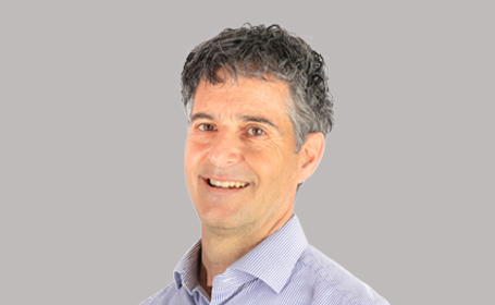Portrait of Dr Warren Hyer , Consultant Paediatrician and Paediatric Gastroenterologist