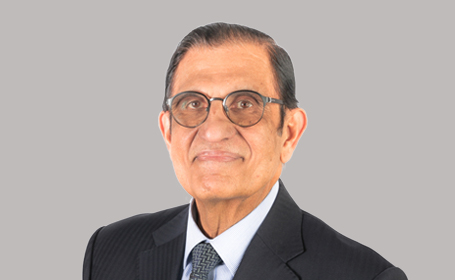 Portrait of Mr Dush Thakkar , Consultant Orthopaedic Surgeon