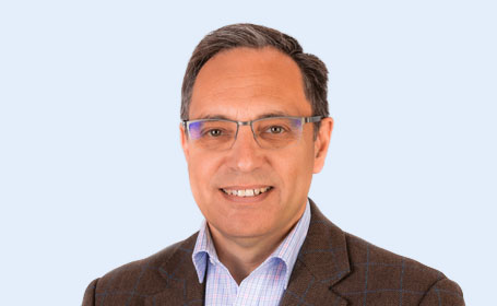 Portrait of Mr Jonathan Barnes , Consultant Ophthalmic Surgeon