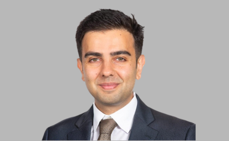 Portrait of Mr Minak Bhalla , Consultant Ophthalmologist