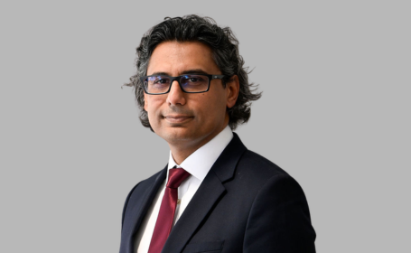 Portrait of Mr Murtuza Sikander , Consultant Neurosurgeon and Spinal Surgeon