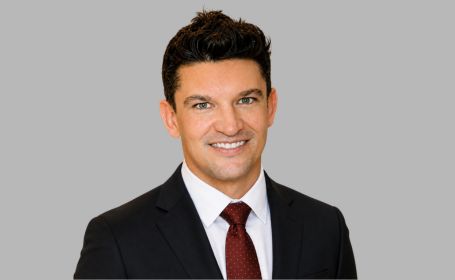 Portrait of Dr Nicholas Davison , Consultant Gastroenterologist