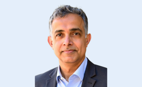 Portrait of Mr Manoj Veettil , Consultant Orthopaedic Surgeon Hip and Knee Arthroplasty