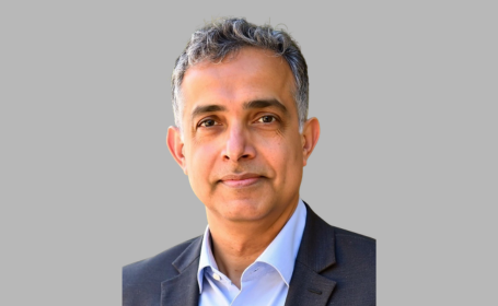 Portrait of Mr Manoj Veettil , Consultant Orthopaedic Surgeon Hip and Knee Arthroplasty