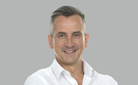 Portrait of Mr Mark Farndon , Consultant Orthopaedic & Trauma Surgeon