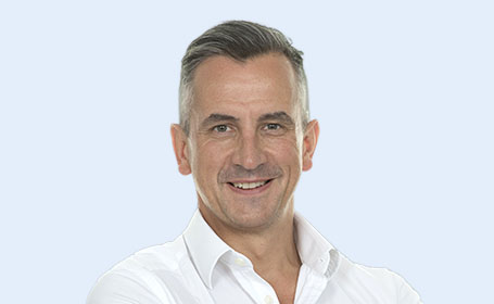 Portrait of Mr Mark Farndon , Consultant Orthopaedic & Trauma Surgeon