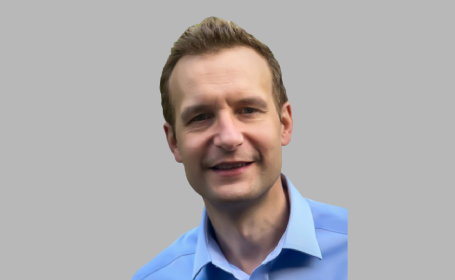 Portrait of Mr Damian Bull , Consultant Knee Surgeon
