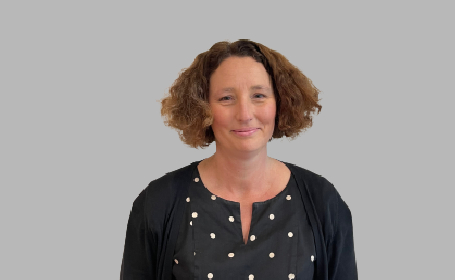 Portrait of Dr Eleanor Korendowych , Consultant Rheumatologist