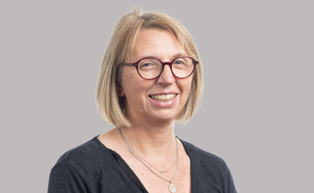 Portrait of Dr Esther Unitt , Consultant Gastroenterologist