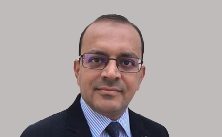 Portrait of Dr Farrukh Rauf , Consultant Physician in Respiratory and General Internal Medicine