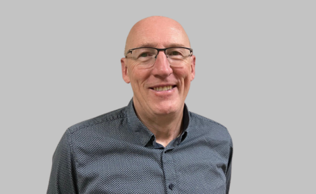 Portrait of Dr John McLindon , Consultant Gastroenterologist