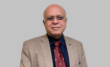 Portrait of Mr Khushroo Suraliwala , Consultant Orthopaedic Surgeon
