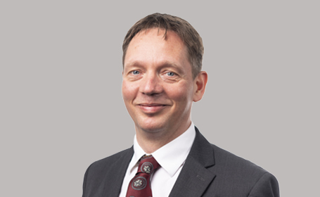 Portrait of Mr Gabor Simon , Consultant in Trauma and Orthopaedics