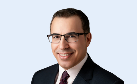 Portrait of Mr Ali Abdulkarim , Consultant Orthopaedic Surgeon 
