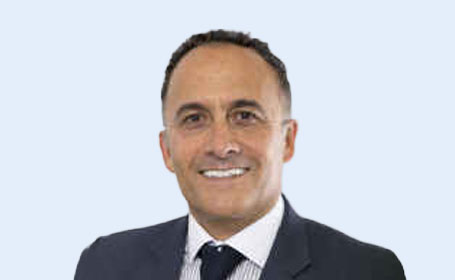 Portrait of Faz Pakarian , Consultant Gynaecologist