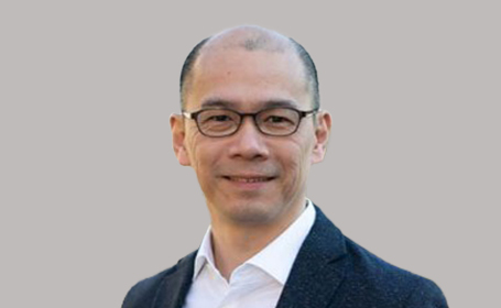 Portrait of Yit Fung Yang , Consultant Ophthalmologist