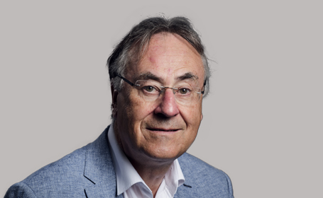 Portrait of Mr Julian Pampiglione , Consultant Gynaecologist & Obstetrician