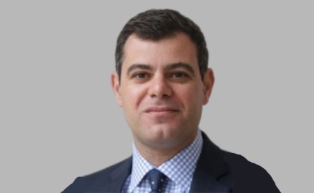 Portrait of Mr Paul Pavlou , Consultant Orthopaedic Surgeon