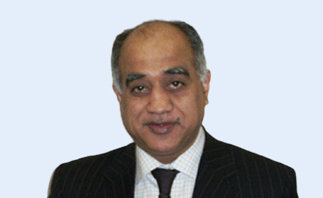 Portrait of Himender Makker , Consultant Respiratory Physician