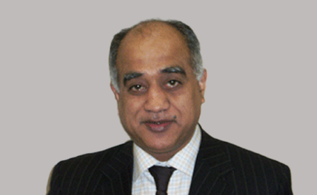 Portrait of Himender Makker , Consultant Respiratory Physician