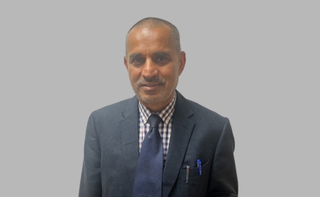 Portrait of Dr Zulqarnain Anjum , Consultant Gynaecologist