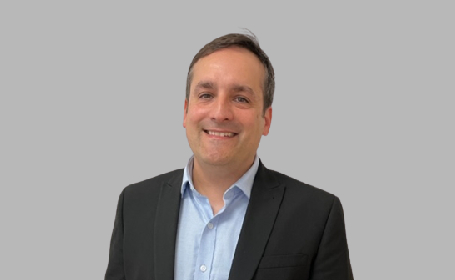 Portrait of Mr Simon Roche , Consultant Orthopaedic Hand Surgeon