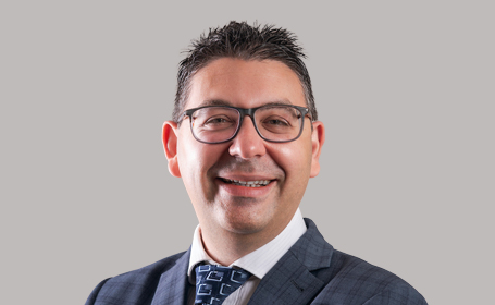Portrait of Mr Ronnie Davies , Consultant Orthopaedic Surgeon