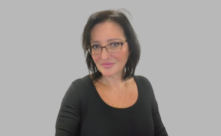 Portrait of Dr Teodora Draghici , General Practitioner and Menopause Specialist 