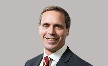 Portrait of Neil Hunt , Consultant Specialist Knee Surgeon