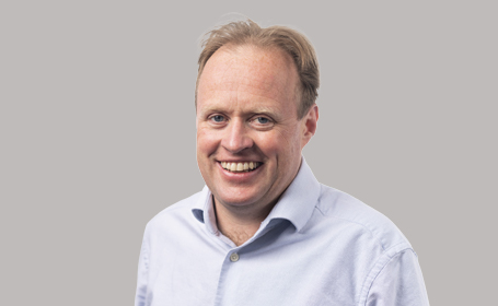 Portrait of Mr Jonathan Charles Luscombe , Consultant Orthopaedic Surgeon