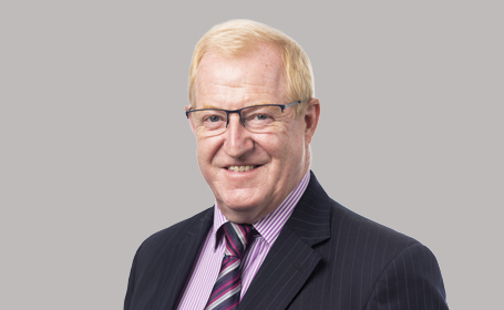 Portrait of Mr Karl Martyn Bell , Consultant Orthopaedic Knee Surgeon