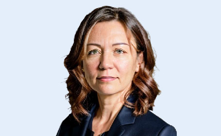 Portrait of Dr Ksenia Alex , Consultant Gynaecologist and Reproductive  Medicine Specialist