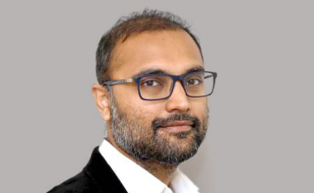 Portrait of Mr Kirti Jasani , Consultant Ophthalmologist, Cataract and Vitreoretinal Surgeon