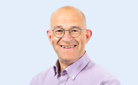 Portrait of Dr Steven Mann , Consultant Physician & Gastroenterologist