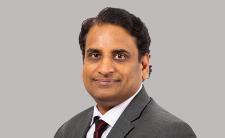 Portrait of Mr Abdul Dudhniwala , Consultant Orthopaedic & Spinal Surgeon