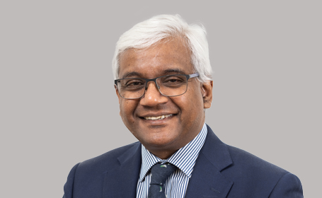 Portrait of George Verghese , Consultant Orthopaedic & Spinal Surgeon