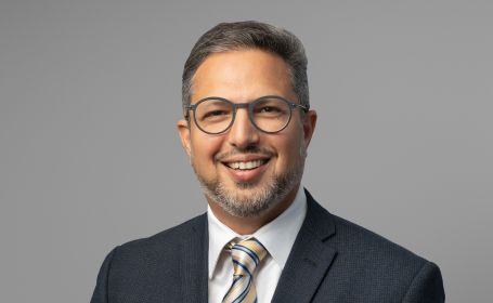 Portrait of Mr Merzesh Magra , Consultant Orthopaedic Surgeon