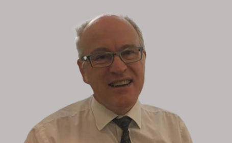 Portrait of Mr Simon Radcliffe , Consultant Orthopaedic and Knee Surgeon