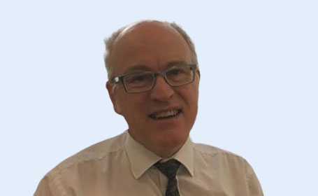Portrait of Mr Simon Radcliffe , Consultant Orthopaedic and Knee Surgeon