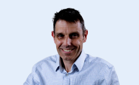 Portrait of Mr Christopher M Knapp , Consultant Ophthalmic & Oculoplastic Surgeon