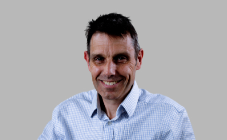 Portrait of Mr Christopher M Knapp , Consultant Ophthalmic & Oculoplastic Surgeon
