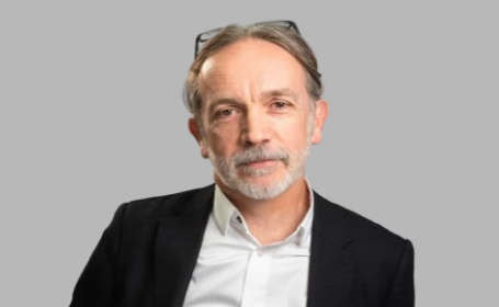 Portrait of Mr Douglas Macmillan , Consultant Oncoplastic & Cosmetic Breast Surgeon