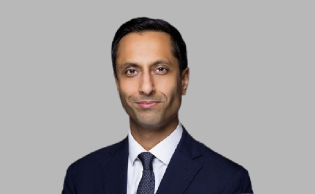 Portrait of Mr Raghbir Khakha , Consultant Orthopaedic & Specialist Knee Surgeon 