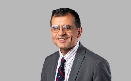 Portrait of Mr Tarun Taneja , Consultant Orthopaedic & Knee Specialist Surgeon