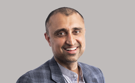 Portrait of Mr Vivek Gulati , Consultant Orthopaedic Hip & Knee Surgeon