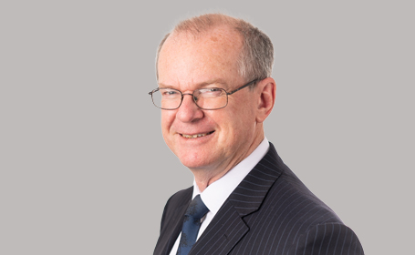 Portrait of Phillip Edge , Consultant Orthopaedic & Trauma Surgeon