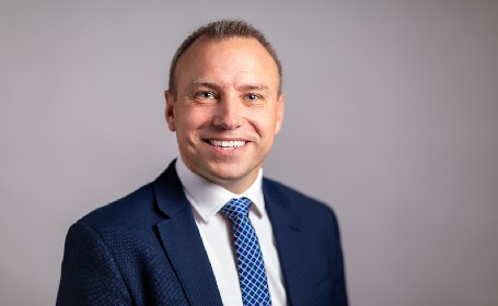 Portrait of Alex Dinneen , Consultant Orthopaedic Surgeon