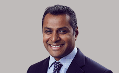 Portrait of Mr Sri Chatakondu , Consultant Orthopaedic & Spinal Surgeon
