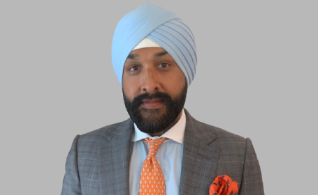 Portrait of Navjot Bhangoo , Consultant Knee surgeon 